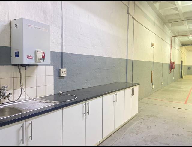 749M² WAREHOUSE TO LET IN RANDBURG CENTRAL